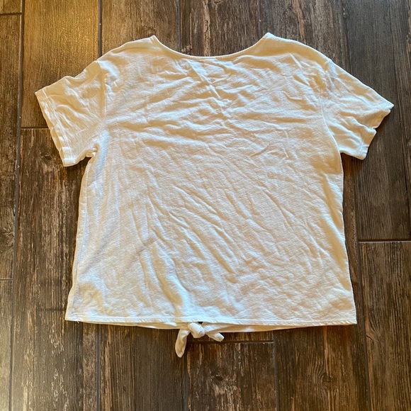 𝒸𝓊𝓉ℯ 𝓈𝒽𝒾𝓇𝓉! ✴︎ - Picture 3 of 5